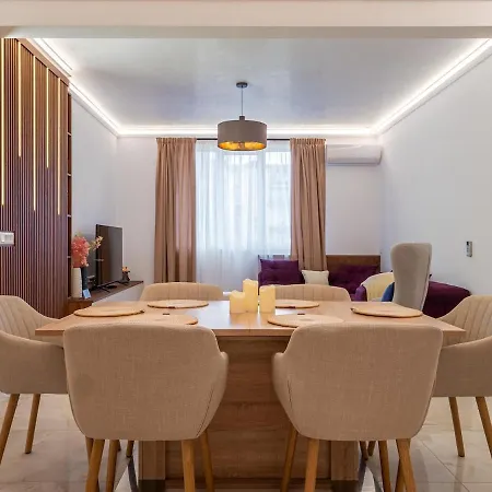New High End Modern Bright 2br Center