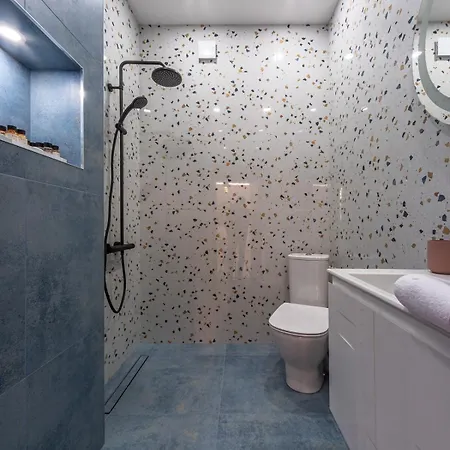 New High End Modern Bright 2br Center * صوفيا